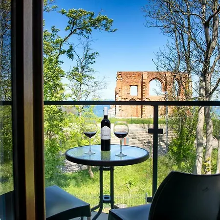 Klifowa Z Widokiem Na Morze *